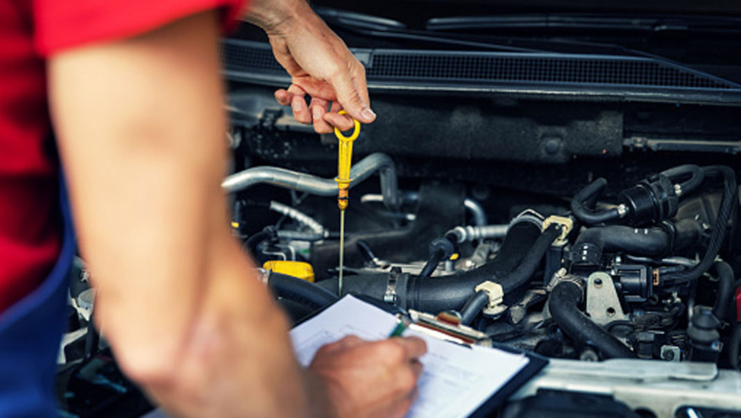 Tips-to-Check-Your-Engine-Oil-with-Simple-Steps-on-hometalk