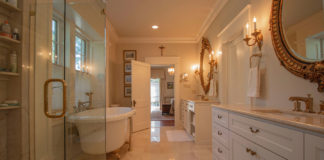 Ways-of-Using-Mirror-in-a-Bathroom-to-Enlarge-Space-on-hometalk-news
