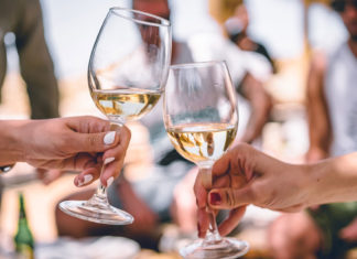 Summer-Facts-White-Wine-Enthusiasts-Will-Appreciate-on-hometalk