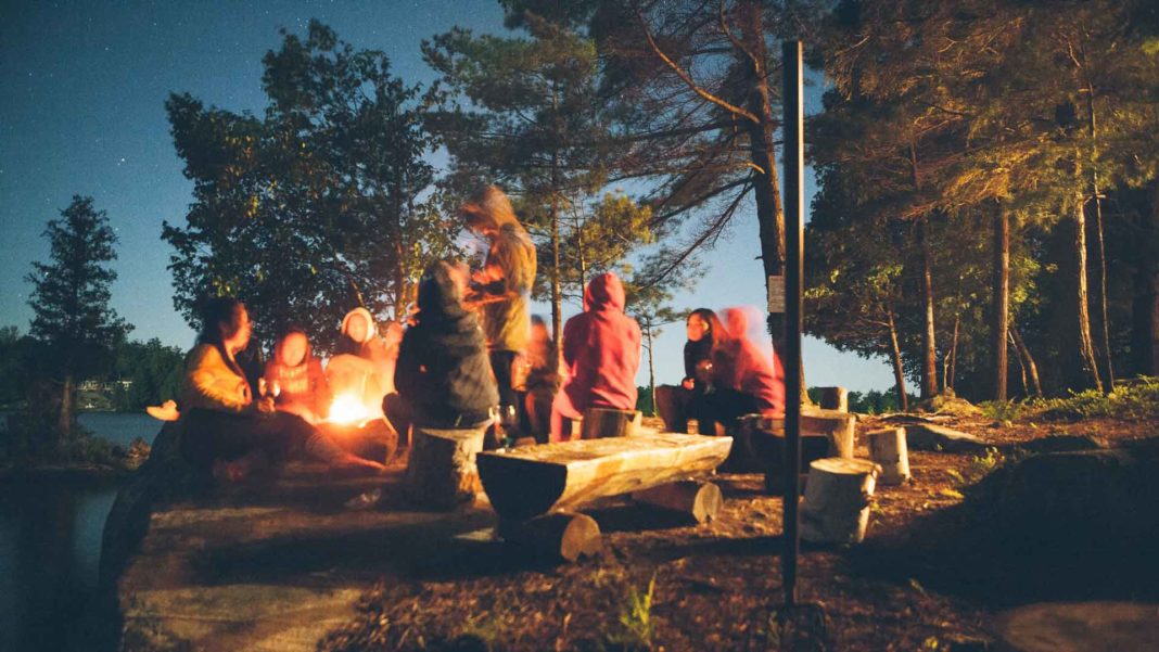 Tips-To-Know-While-Doing-Backyard-Camping-With-Kids-on-HomeTalkNews